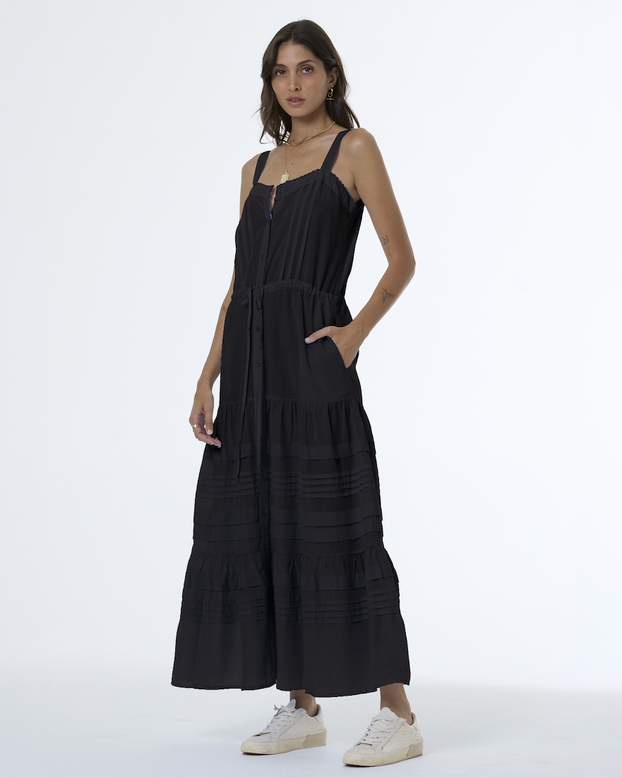 Woman wearing black relaxed fit cotton dress