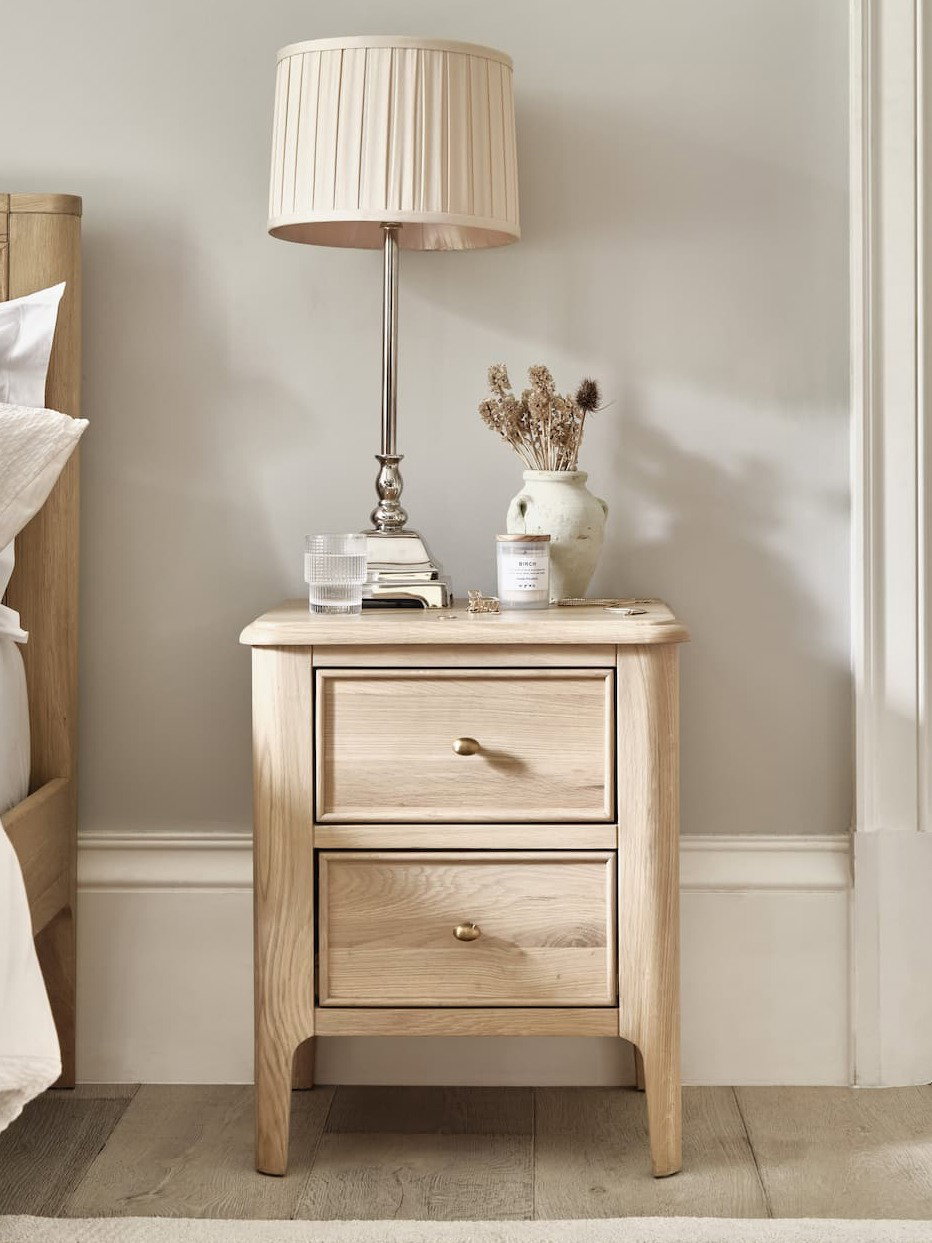How to style oak furniture