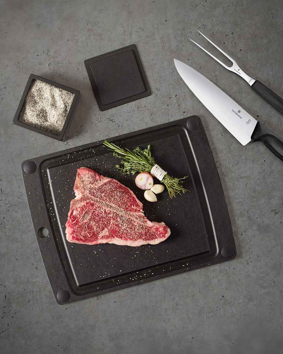 Gourmet Series Cutting Board With a Knife and Leaks