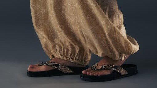 Womens Wynn Footbed Thong Sandal