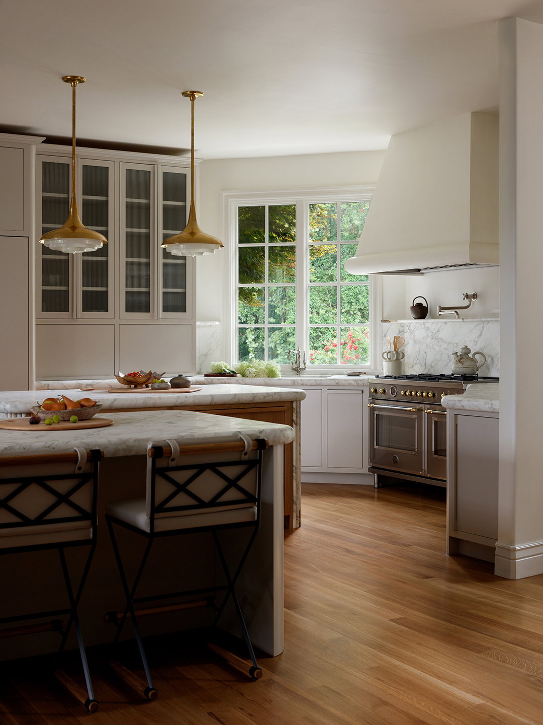 Before & After: Out With the Faux Tuscan Kitchen, In With the Elegant Plaster Work