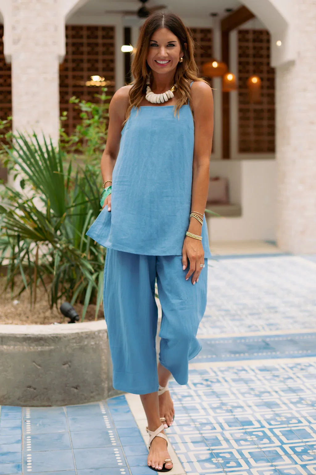 Image of SSYS Reese Linen Barrel Crop Trousers In Cornflower