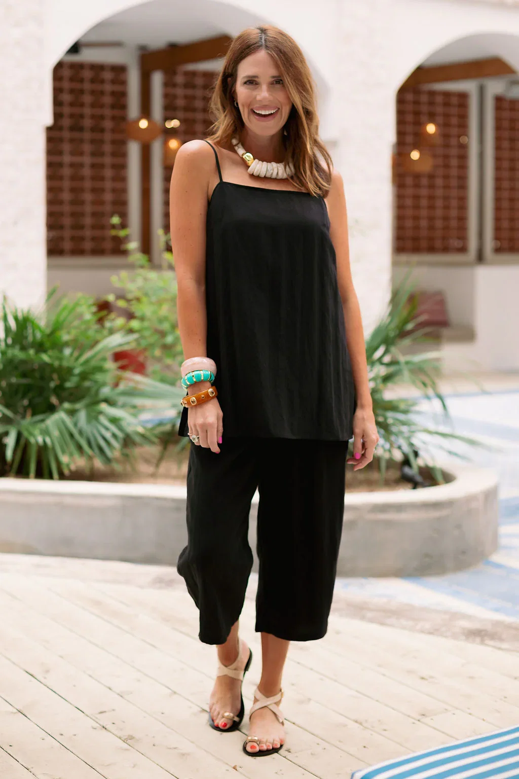 Image of SSYS Reese Linen Barrel Crop Trousers In Black