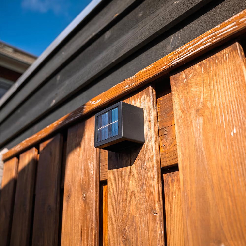 A product image of the Louis Solar wall light.