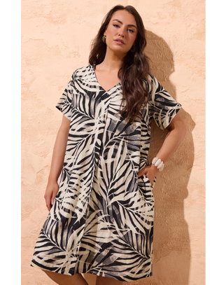 EVANS Curve Black Mono Palm Pleat Dress
