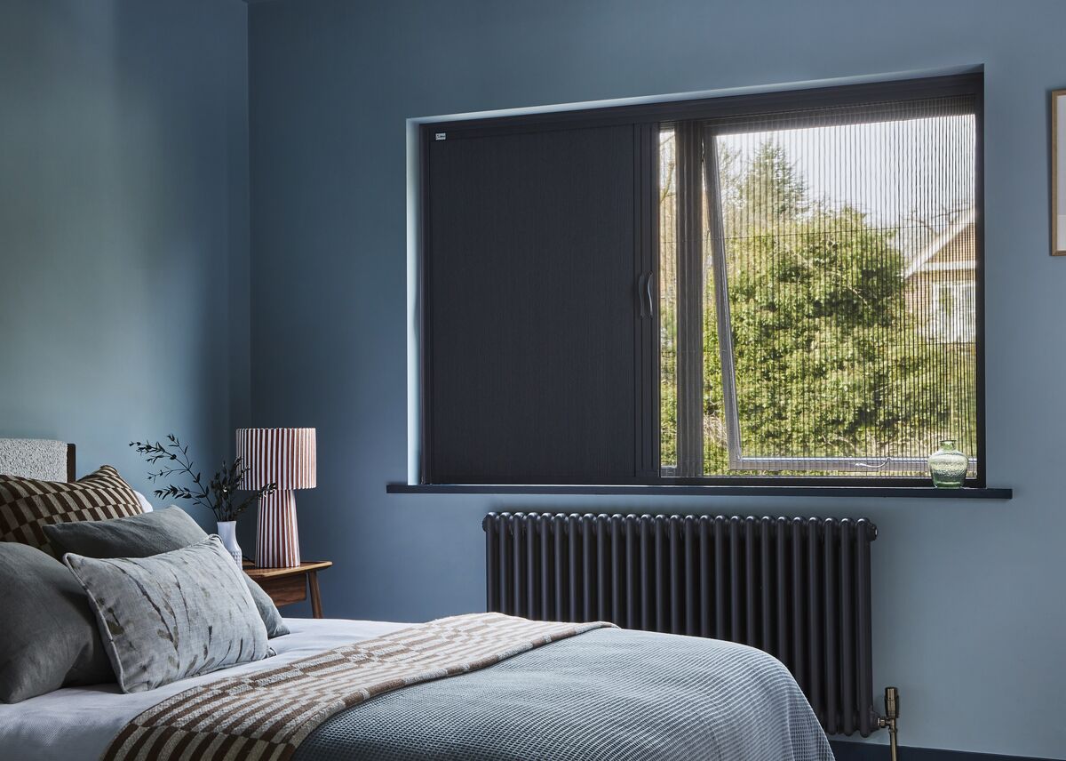 Blind Screen® with blackout fabric paired with a fly screen