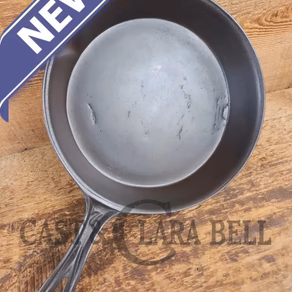 Stunner. Antique gate-marked unknown #7 skillet.  Est 1880's. Left single spout, heat ring bottom, w/ semi fancy handle