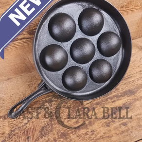 Very unique Wagner unmarked Aebleskiver with detachable handle