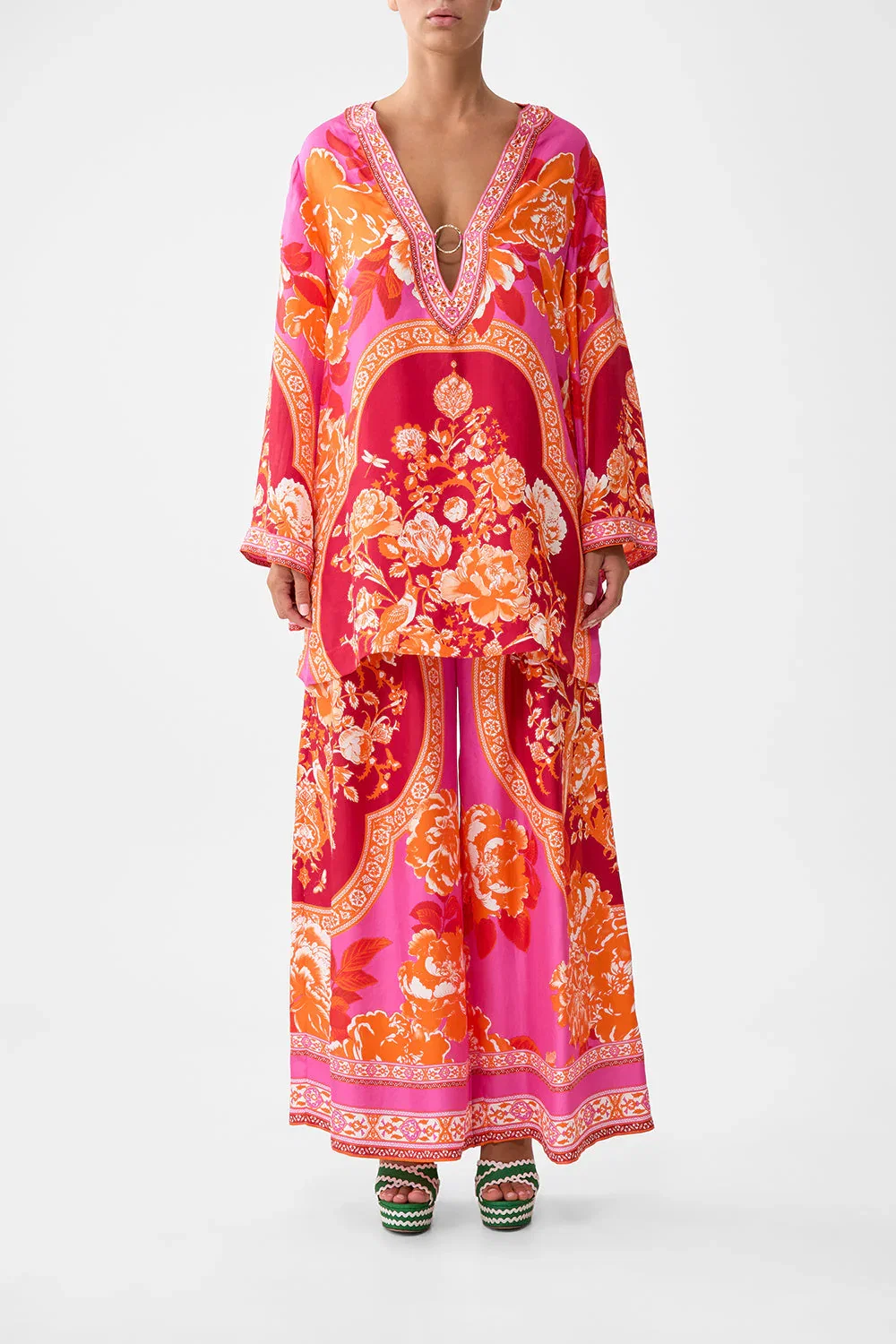Image of DEEP V NECK HARDWARE SHORT KAFTAN TILES OF TÜRKIYE