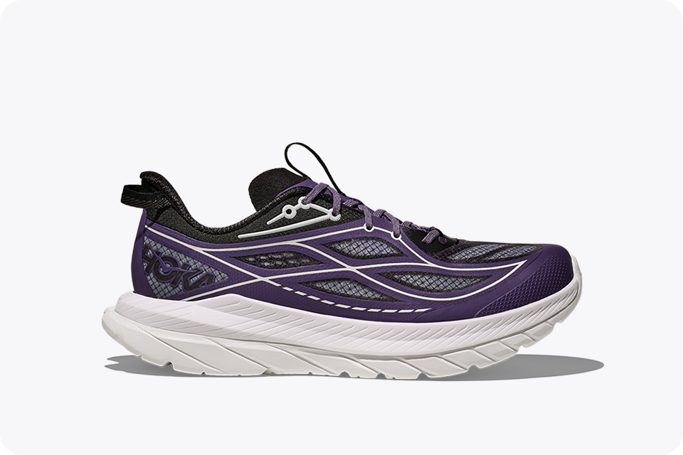A side view of the Mach Remastered lifestyle shoe in a black, purple and white colour scheme.