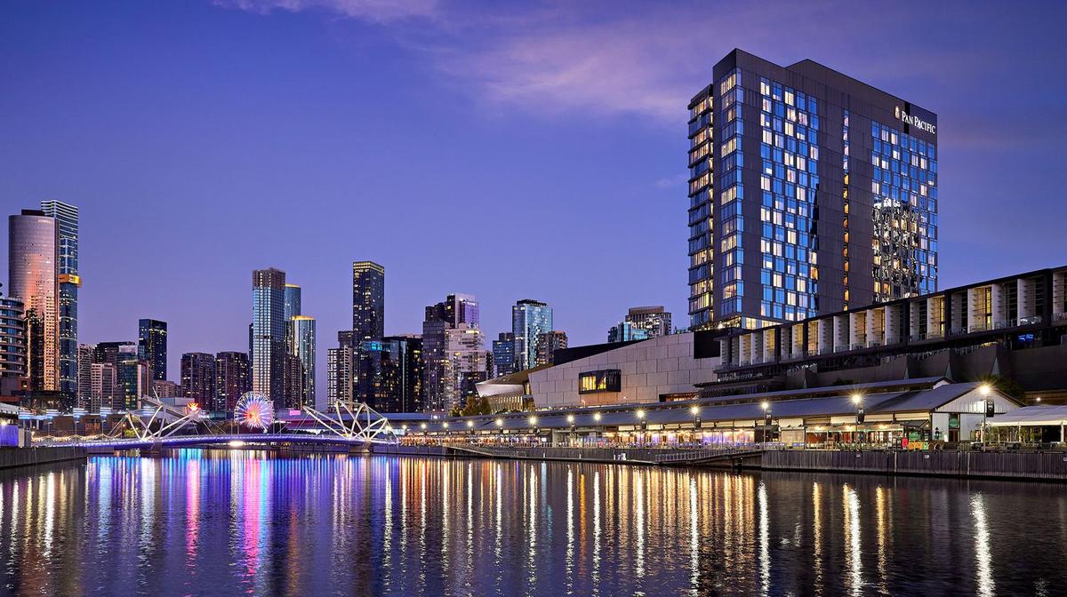 Award-Winning Melbourne Riverfront Luxury with Daily Breakfast & Club Lounge Upgrades Available