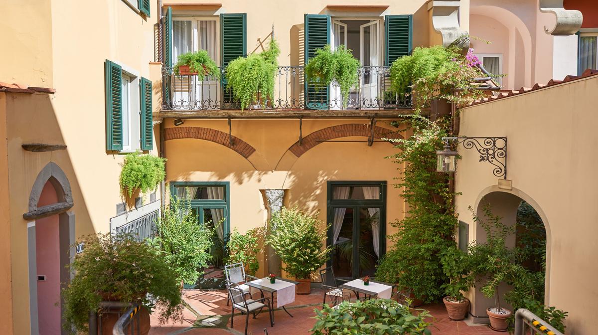 Romantic Florence City Break near the Duomo with Daily Breakfast, EUR50 Dining Credit & Spa Access