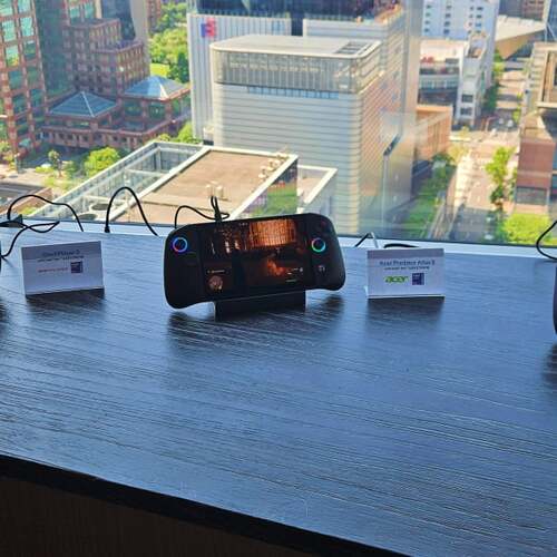 I Played the Future of PC Gaming Handhelds: The New Intel Arc G3 Models Compared