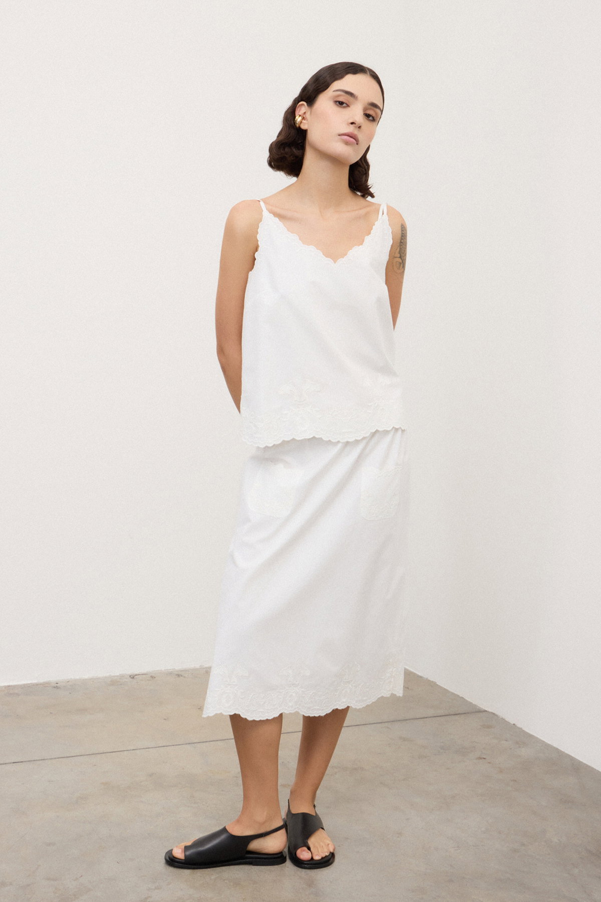 Top in popeline ricamato