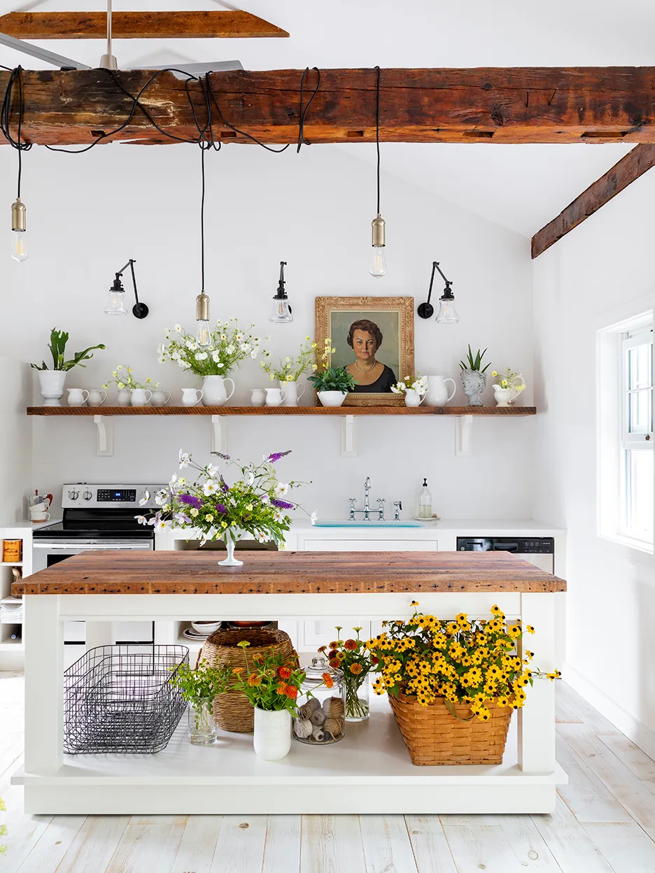 After a Few “Bad ’80s Hairdos,” This Georgian Home Is a Flower-Filled Retreat