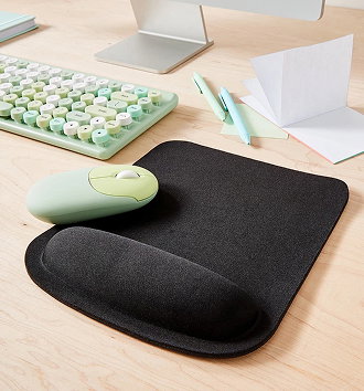 Ergonomic mouse pad