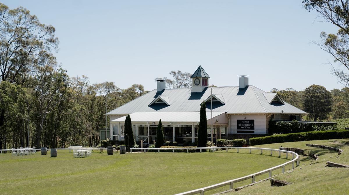 Tuscan-Inspired Hunter Valley Vineyard Hideaway with Breakfast Hamper & Premium Wine Tasting