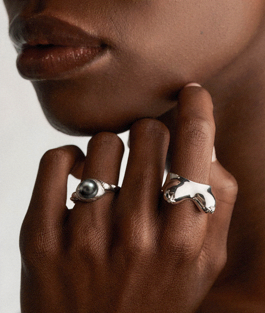 Sapphire Décolletage Ring