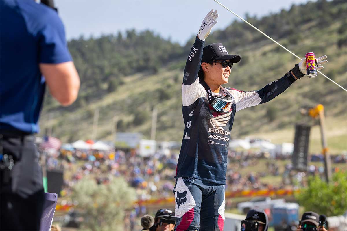 Jo Shimoda going 3-2 for the overall victory 