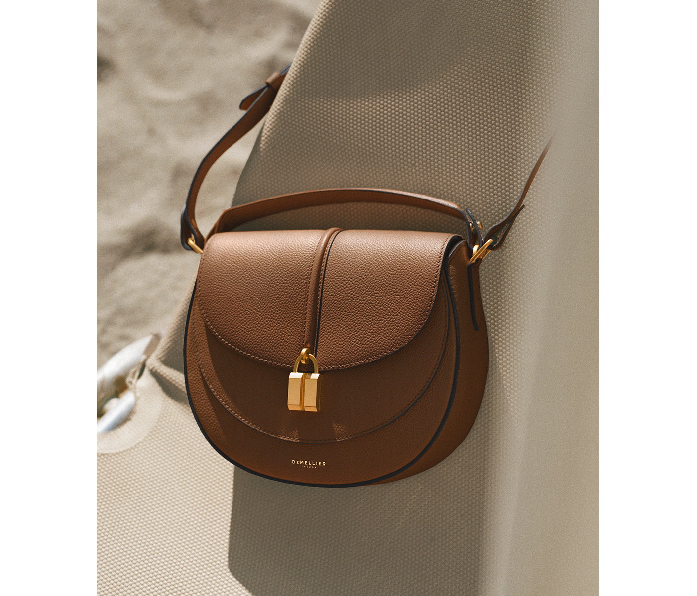 siena saddle tan small grain
