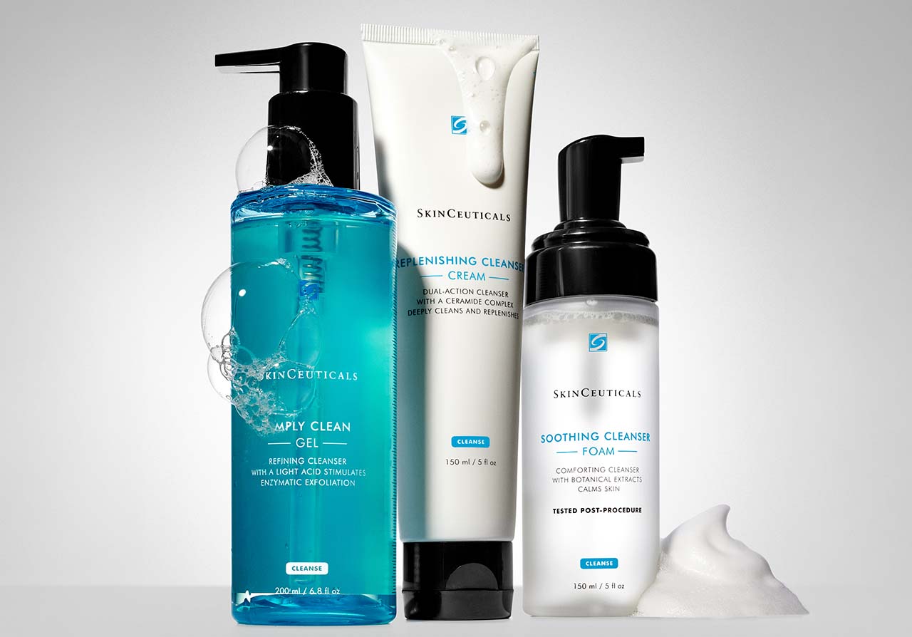 Simply Clean 200ml, Replenishing Cleanser 150ml und Soothing Cleanser 150ml vor weißem Hintergrund