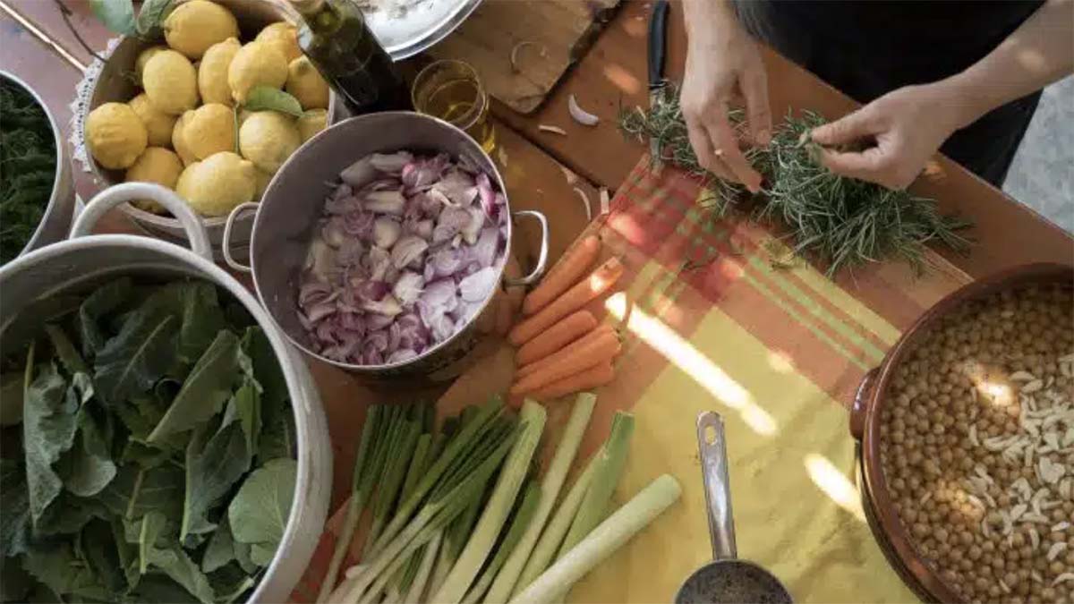 A picture of yummy healthy vegetables being prepared