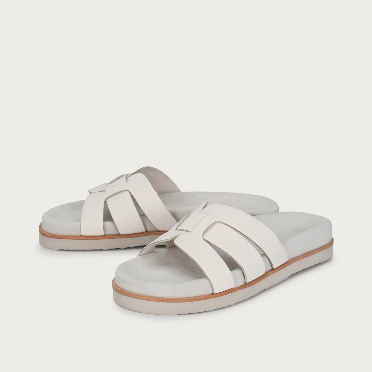 OSTUNI Weiss Extra Leichte Sandale aus Leder mit Wechselfußbett und flexibler Sohle