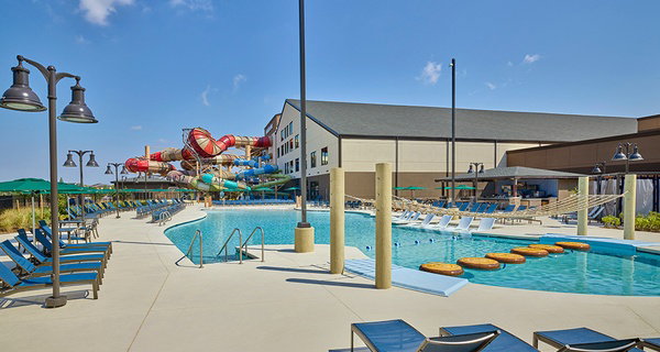 Luxury Family-Friendly Waterpark Resort in Webster with Passes