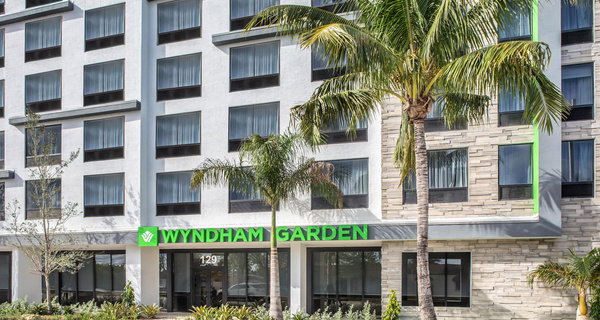 Comfortable Hotel Stay with Shuttle Service in Dania Beach