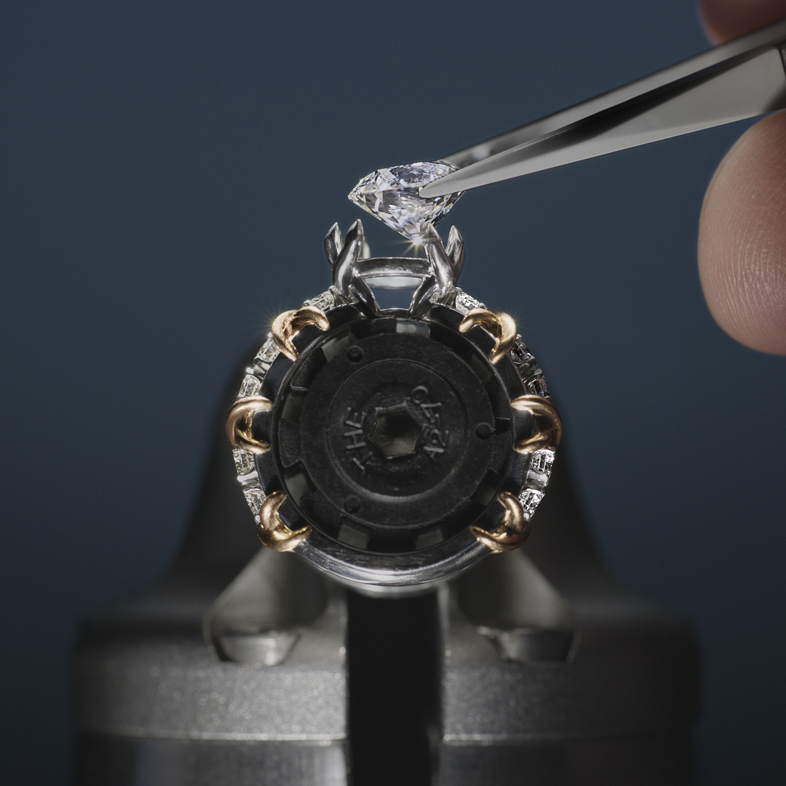 Preparation of the Solitaire Diamond Ring by an expert