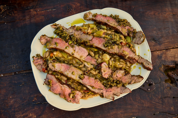 Gigot d’agneau aux herbes & haricots crémeux by Jamie Oliver