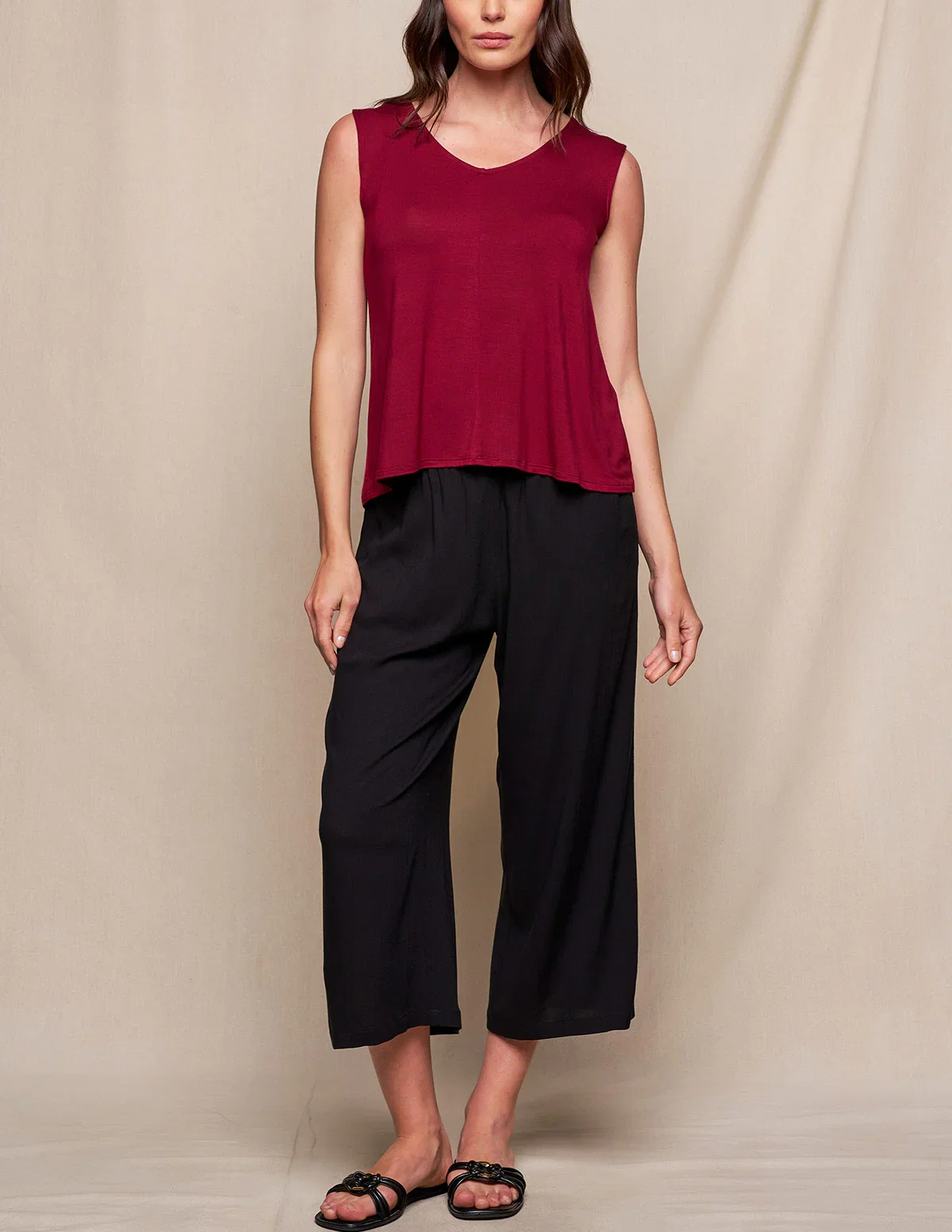 Image of Linen / Bamboo Soft Waist Capri Pants - Black