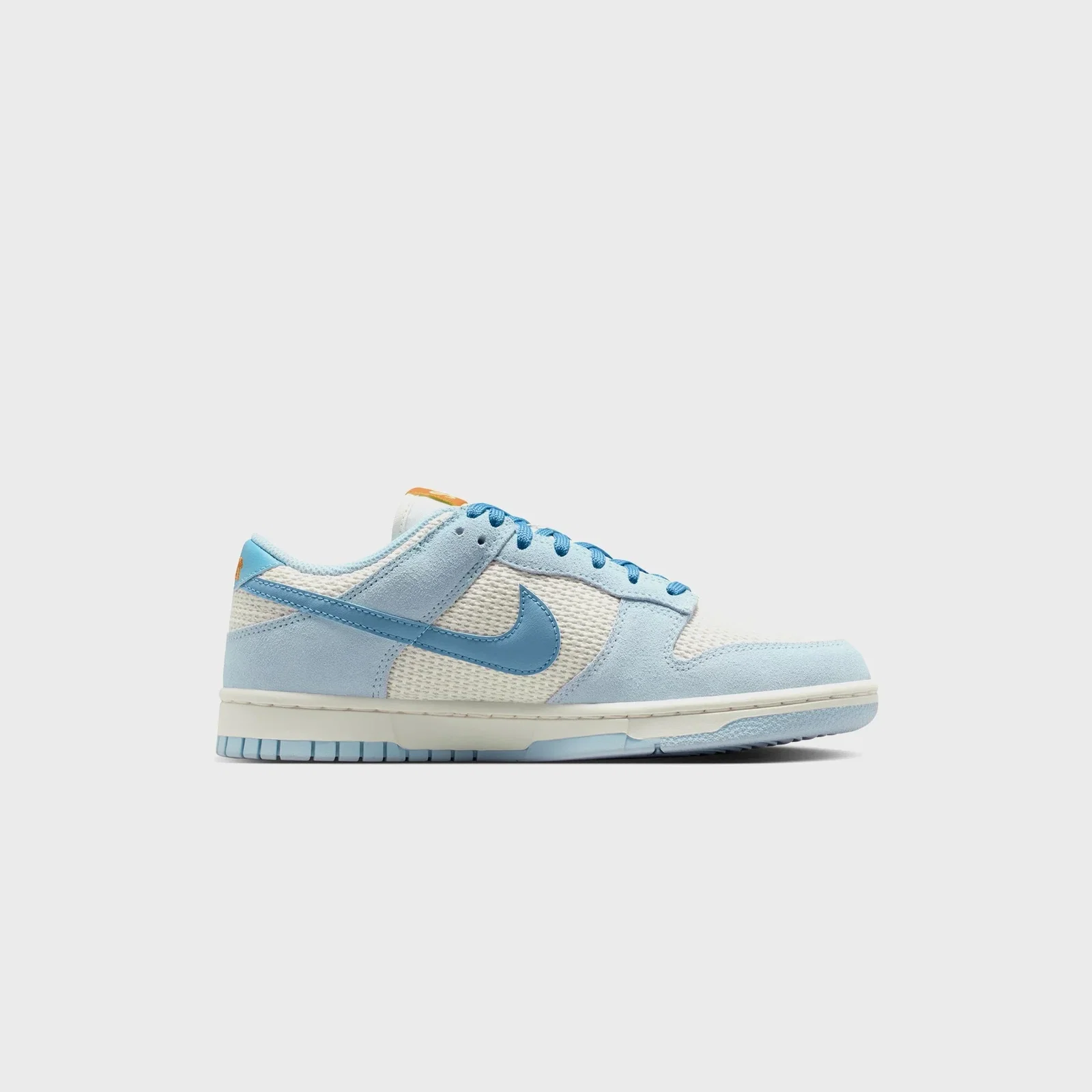 Image of Nike WMNS Dunk Low SE - Sail / Work Blue / Hydrogen Blue