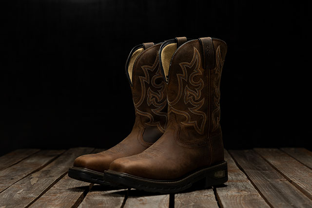Rigman 11" Waterproof in brown.