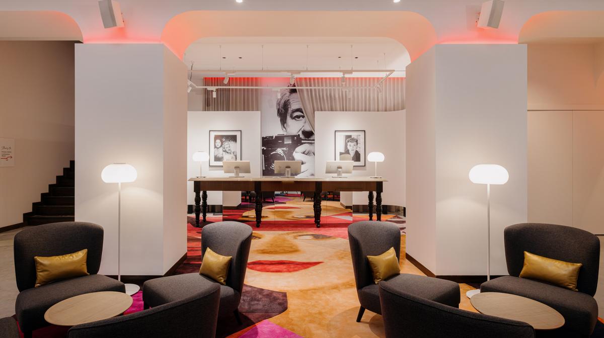 Art-Inspired Melbourne Flinders Lane Escape near Yarra River with Daily Breakfast