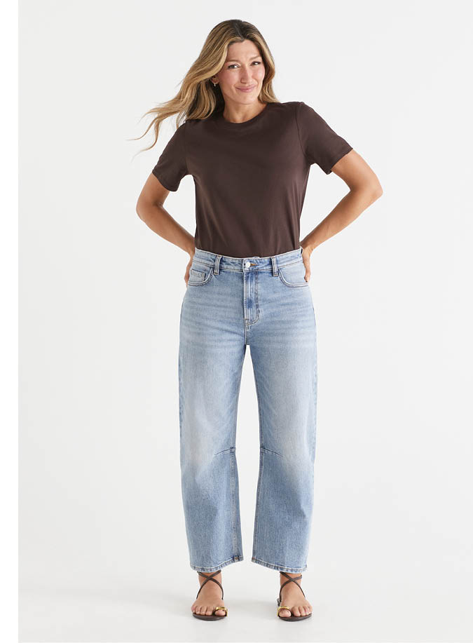 Barrel Jean in Light Wash