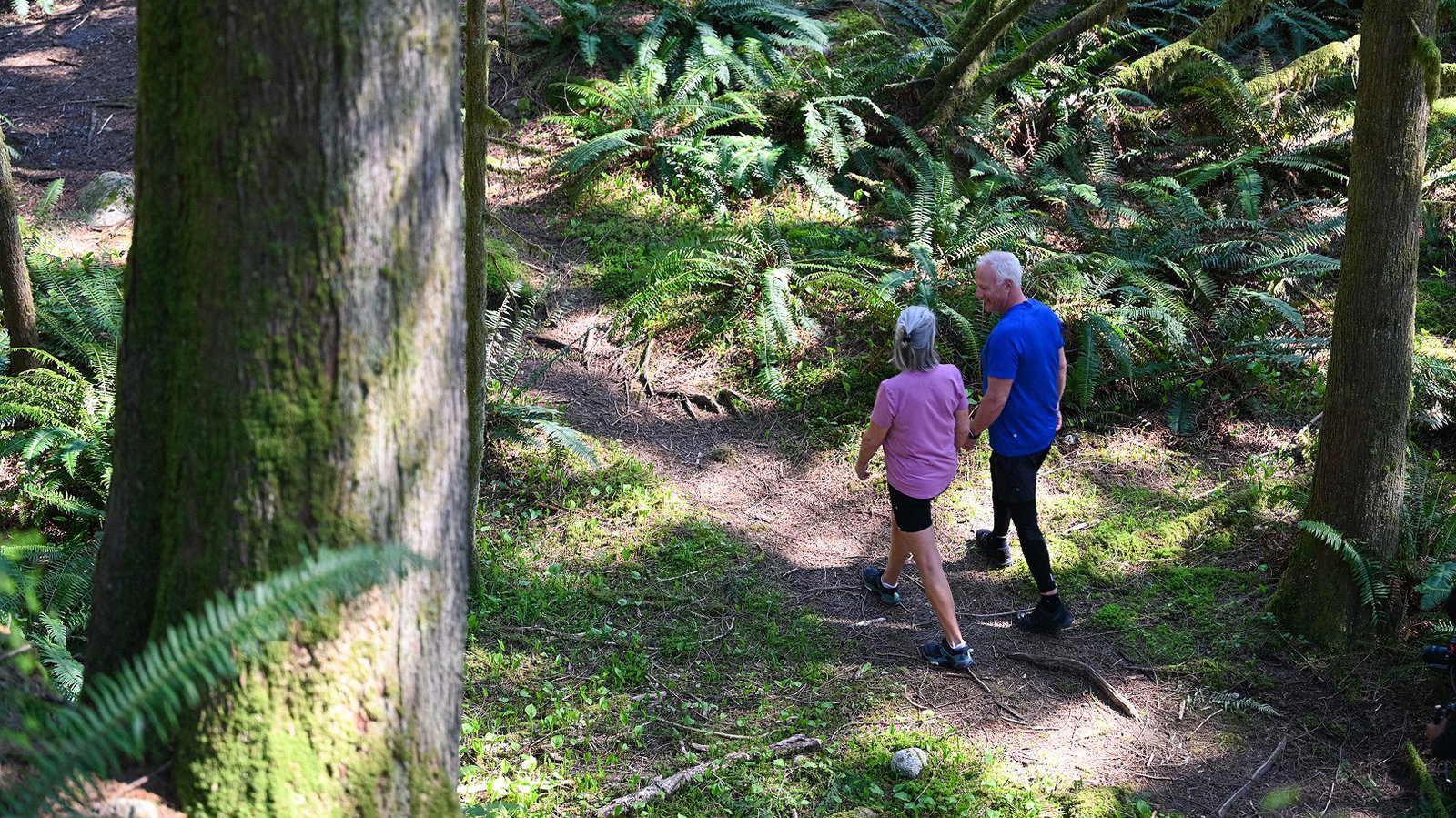 image: couple exploring in Stoko