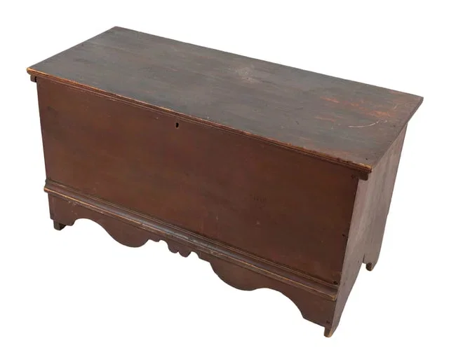 RARE WILLIAM AND MARY RED-PAINTED PINE SIX-BOARD CHEST Connecticut, 18th Century Height 24.75