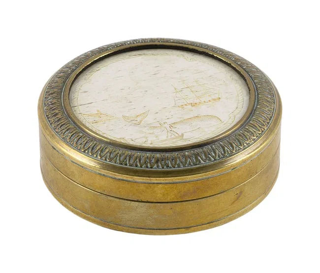 ENGLISH BRASS BOX WITH SCRIMSHAW TOP Late 19th Century Height 1