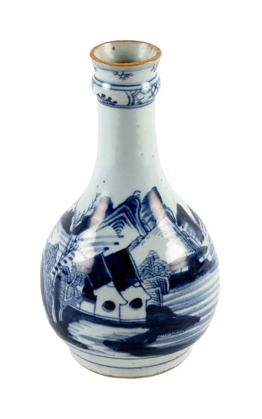 CHINESE EXPORT CANTON PORCELAIN WATER BOTTLE 18th/19th Century Height 9.5