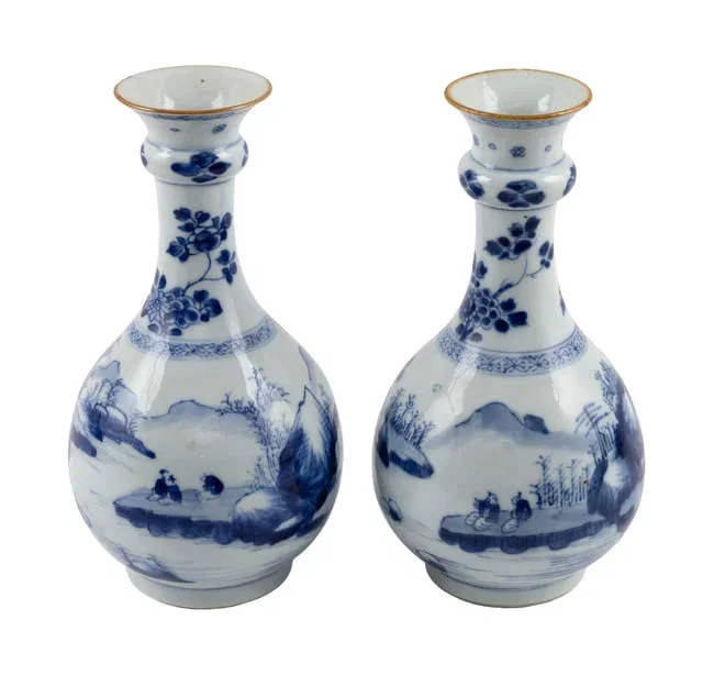 PAIR OF CHINESE BLUE AND WHITE PORCELAIN GUGLETS Qing Dynasty, Circa 1750-1775 Heights 9.25