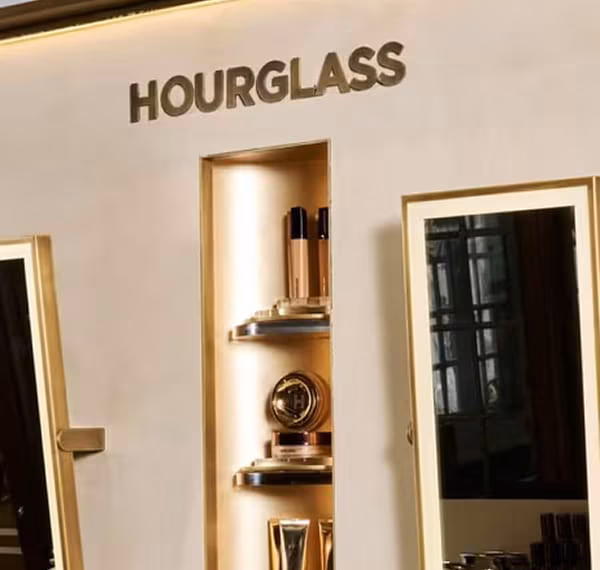  THE ART OF BEAUTY WITH HOURGLASS