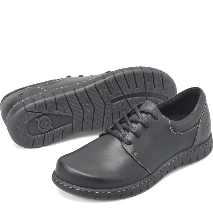 Lance lace up shoe in black.