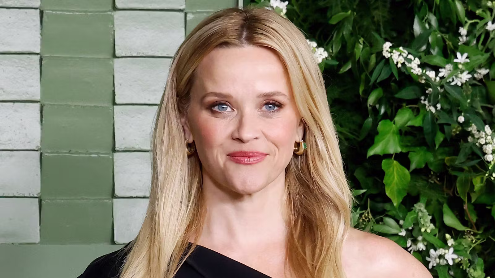 Reese Witherspoon Just Channeled Elle Woods In This Pink Prada Gown