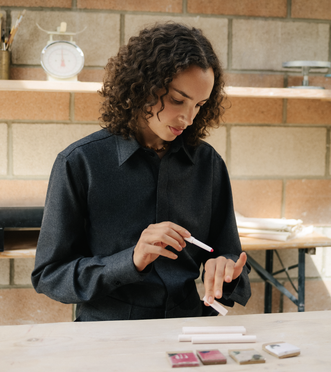 artist with make-up stylus