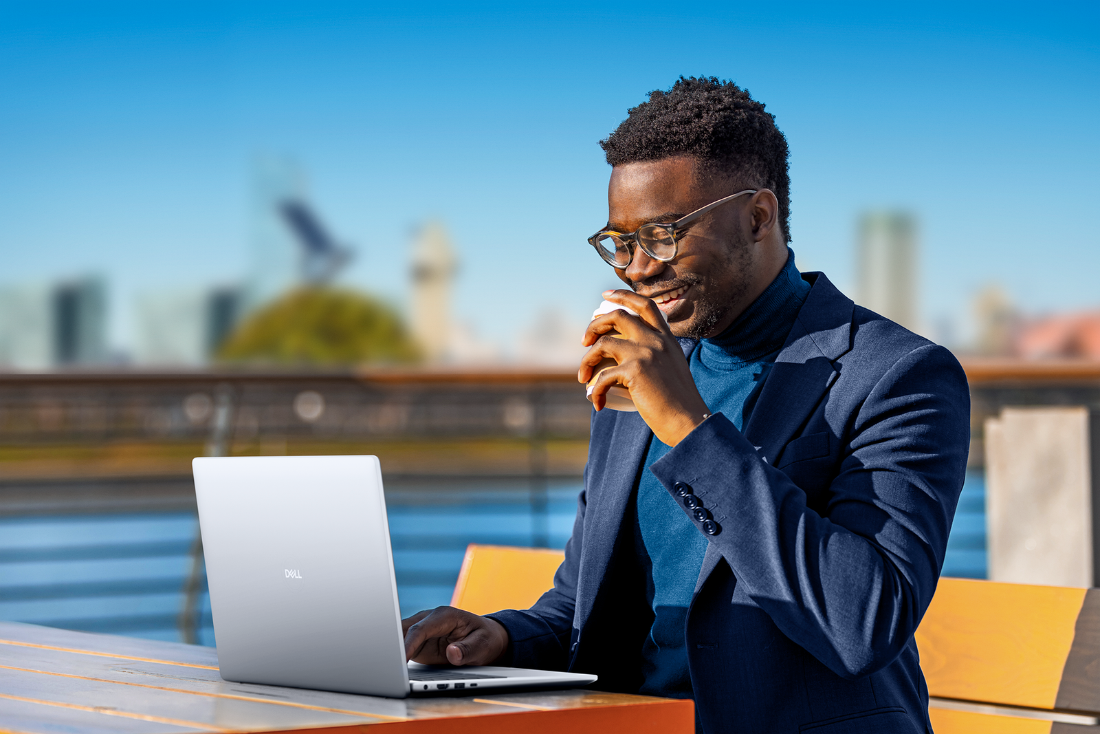 Man working outsides with Dell Inspiron 14 5000 Series