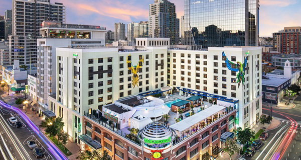 4-Star Stay With Rooftop Pool in San Diego's Lively Gaslamp Quarter