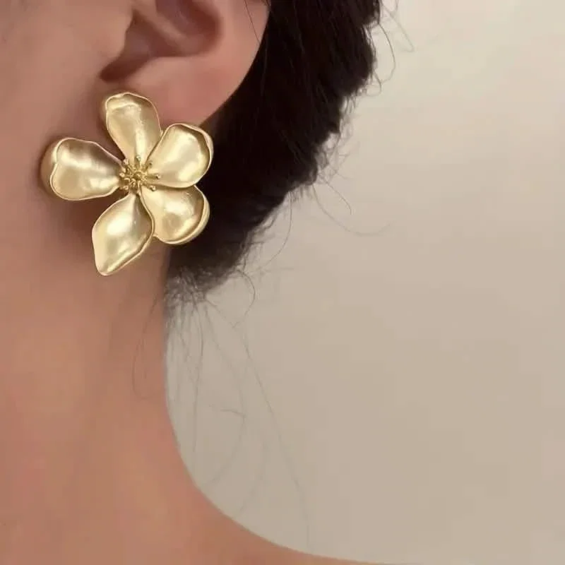 Image of Vintage French-style Golden Flower Earrings