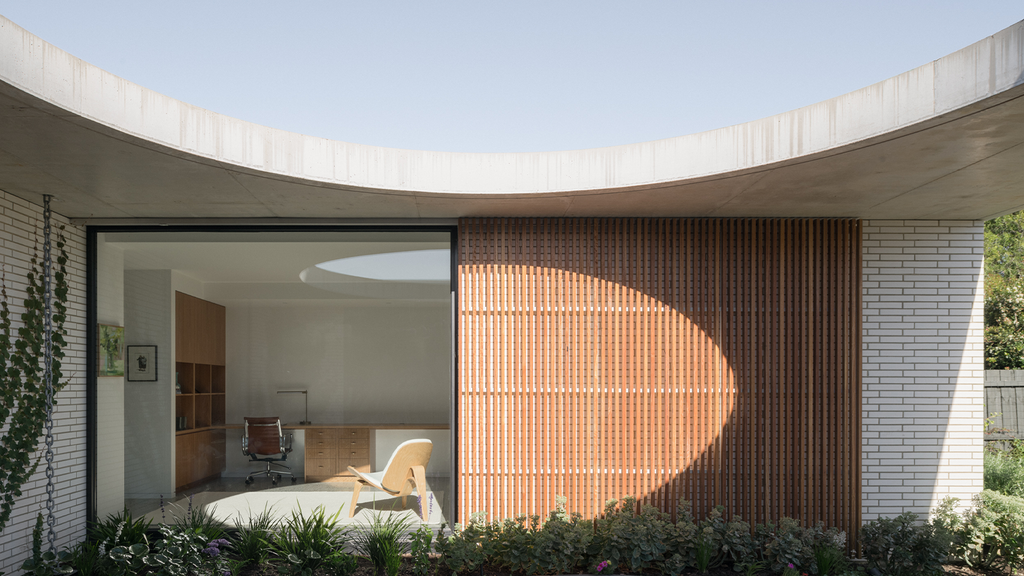 Curved concrete home