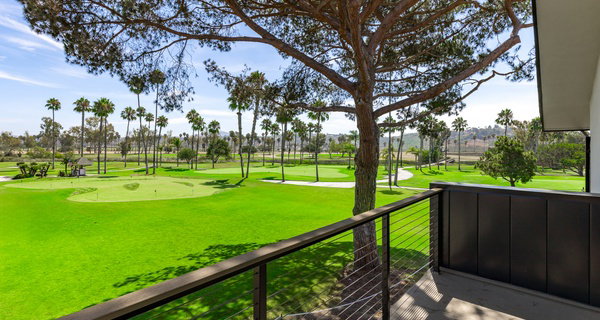 Hotel in Coastal San Diego Near Beaches, Golf & Tennis Retreats